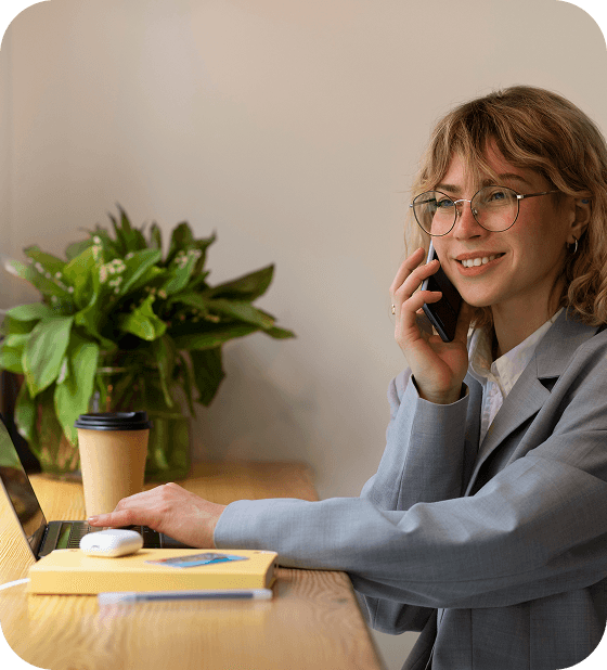 Photo d'une femme qui gère l'approvisionnements